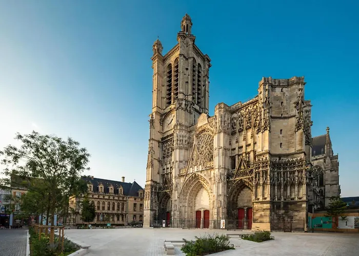 Apartament Rustique & Convivial Hyper-centre, Fibre, 4 Pers Troyes