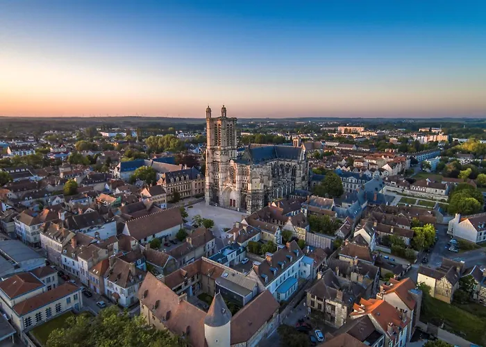 Apartament Rustique & Convivial Hyper-centre, Fibre, 4 Pers Troyes